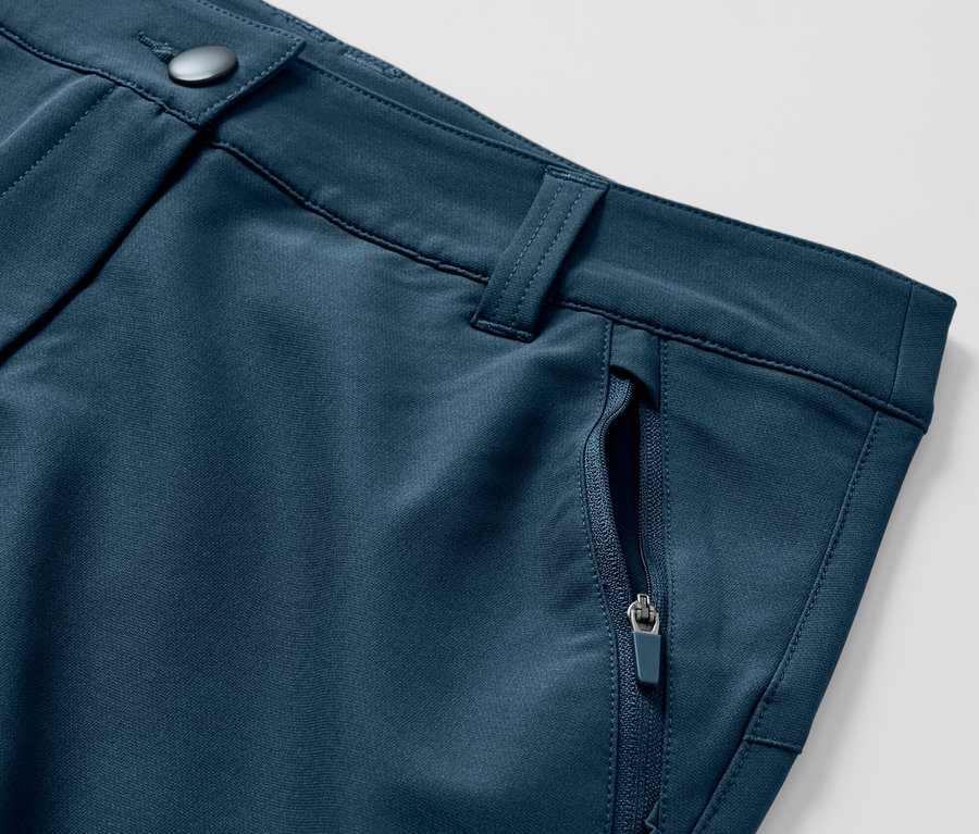 Détail d'un pantalon en softshell.