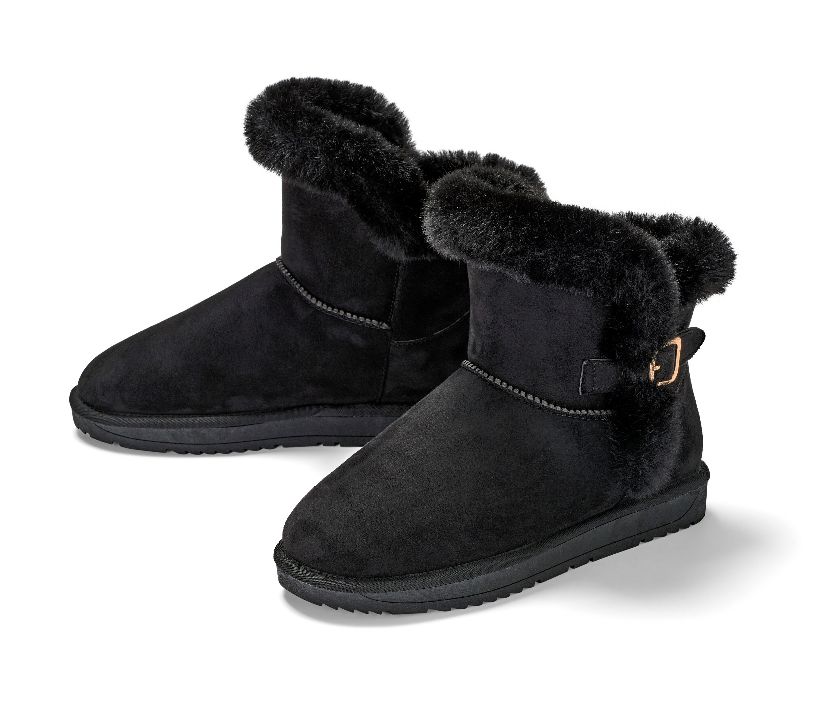 Deux bottes noires doublées.