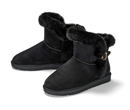 Deux bottes noires doublées.