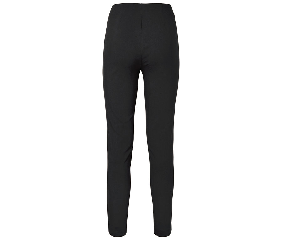 Pantalon marron sur fond blanc.