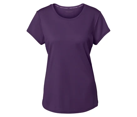 T-shirt violet à manches courtes.