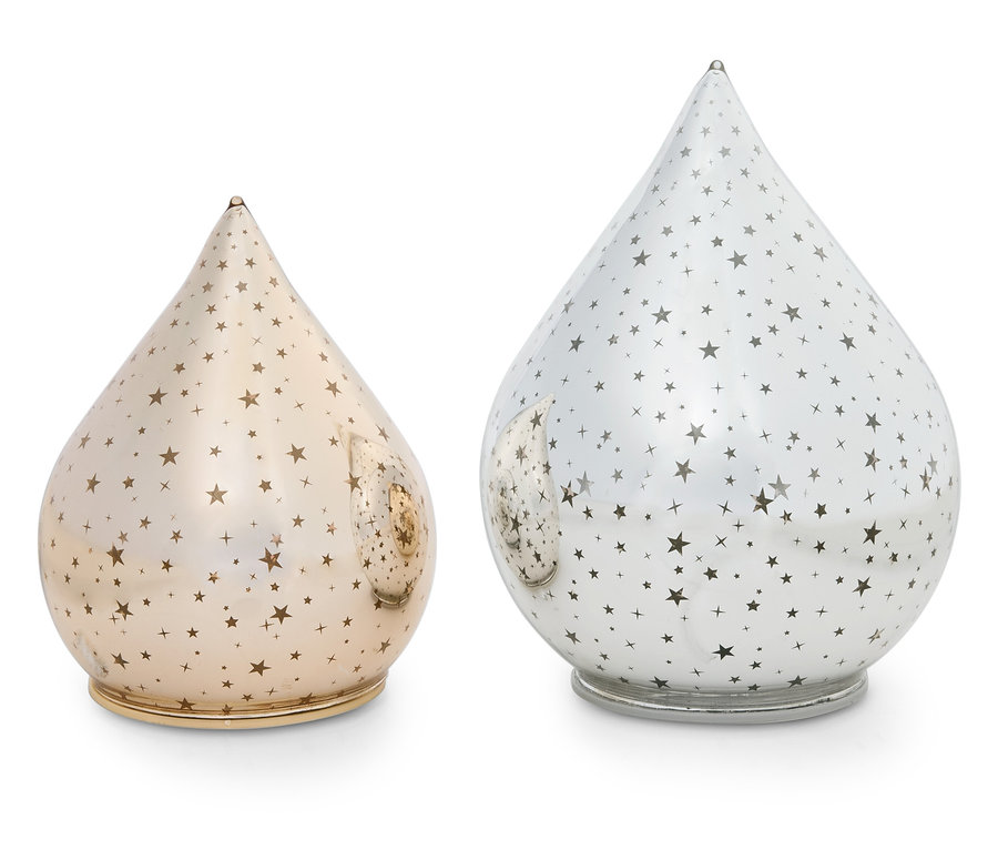 Deux objets décoratifs en forme de goutte, un doré et un argenté, tous deux avec un motif d'étoiles.