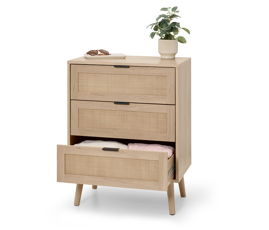 Commode avec trois tiroirs, le tiroir supérieur est ouvert.