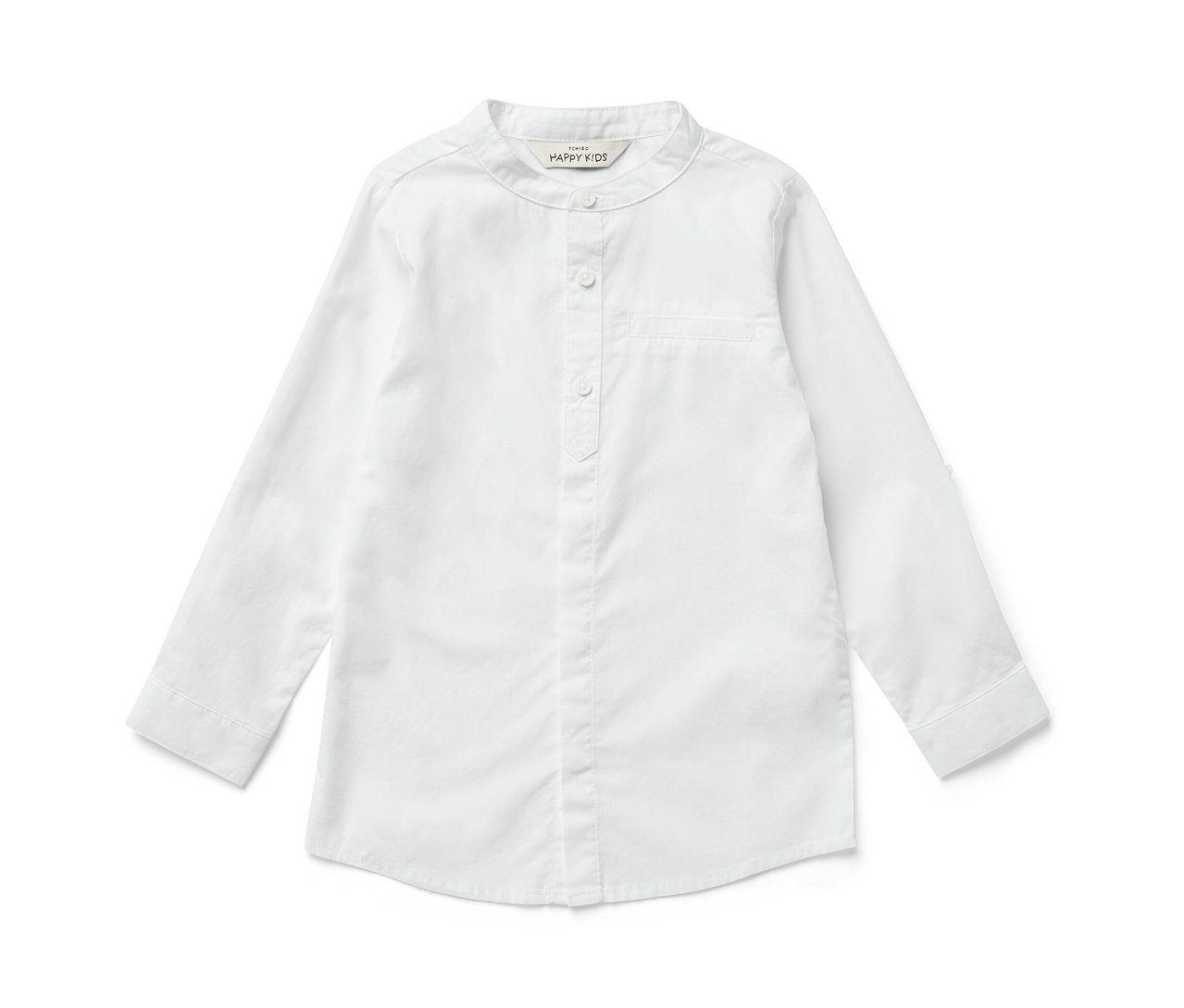Chemise blanche pour enfant à manches longues.