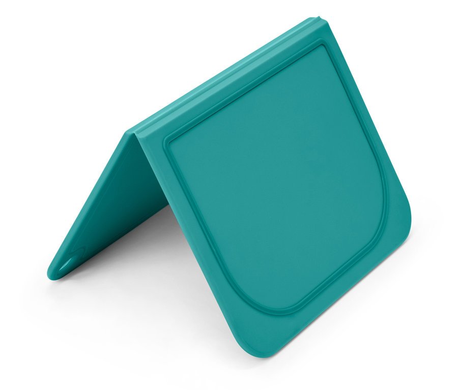 Tapis à découper rectangulaire turquoise plié en deux au milieu.