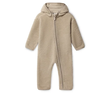 Combinaison en polaire beige avec capuche et fermeture éclair.