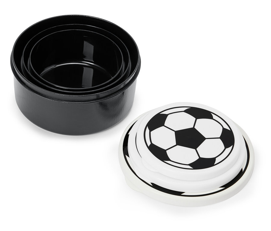 Trois bols noirs imbriqués et un couvercle blanc avec un motif de ballon de football.