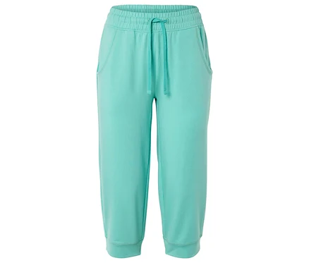 Pantalon vert clair arrivant aux genoux avec cordon de serrage et poches.