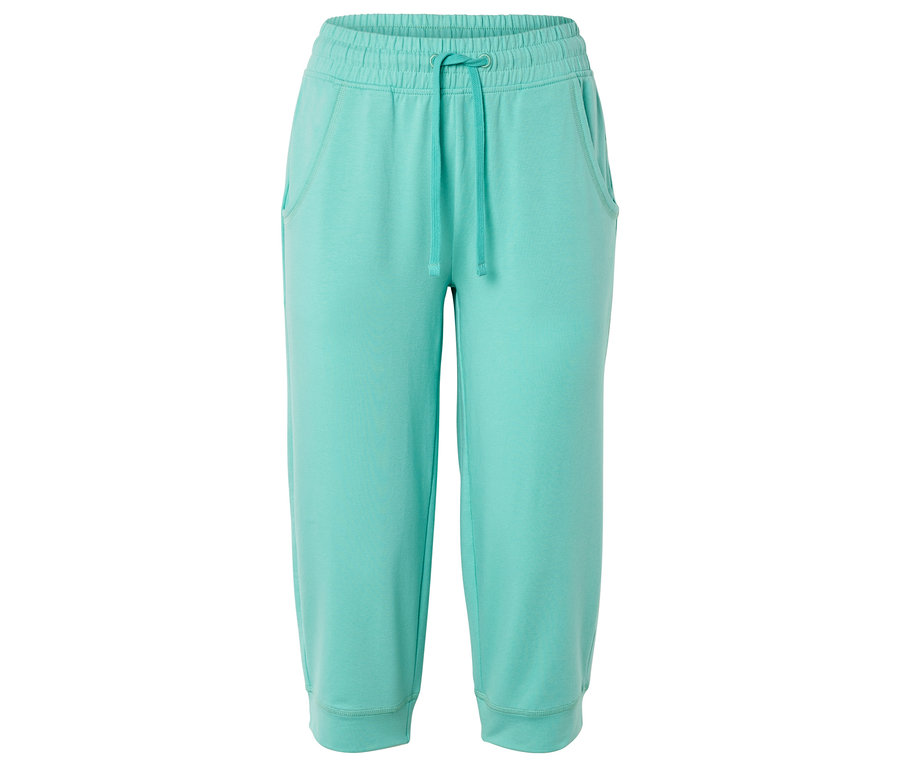 Pantalon vert clair arrivant aux genoux avec cordon de serrage et poches.