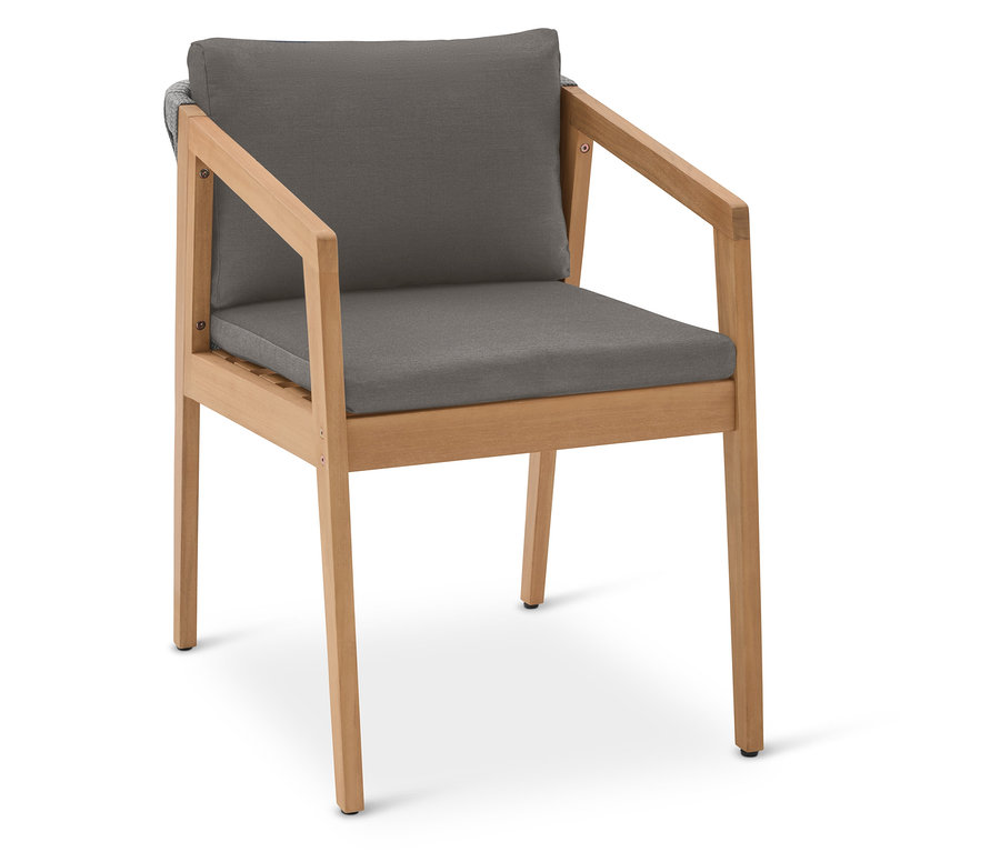 Une seule chaise en bois avec des coussins gris sur l'assise et le dossier.