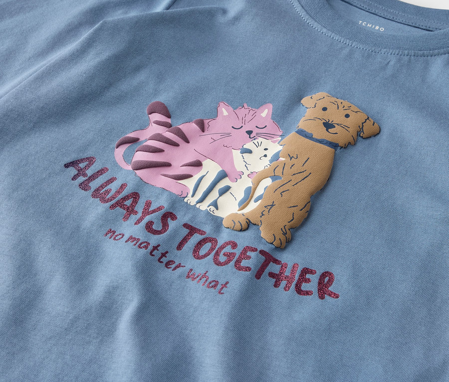 T-shirt bleu à manches longues avec un imprimé d'un chat rose, d'un chien et d'un chat avec l'inscription « Always Together ».