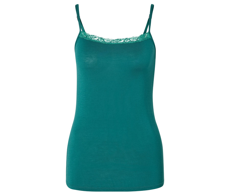 Un débardeur vert avec de la dentelle à l'encolure et de fines bretelles.