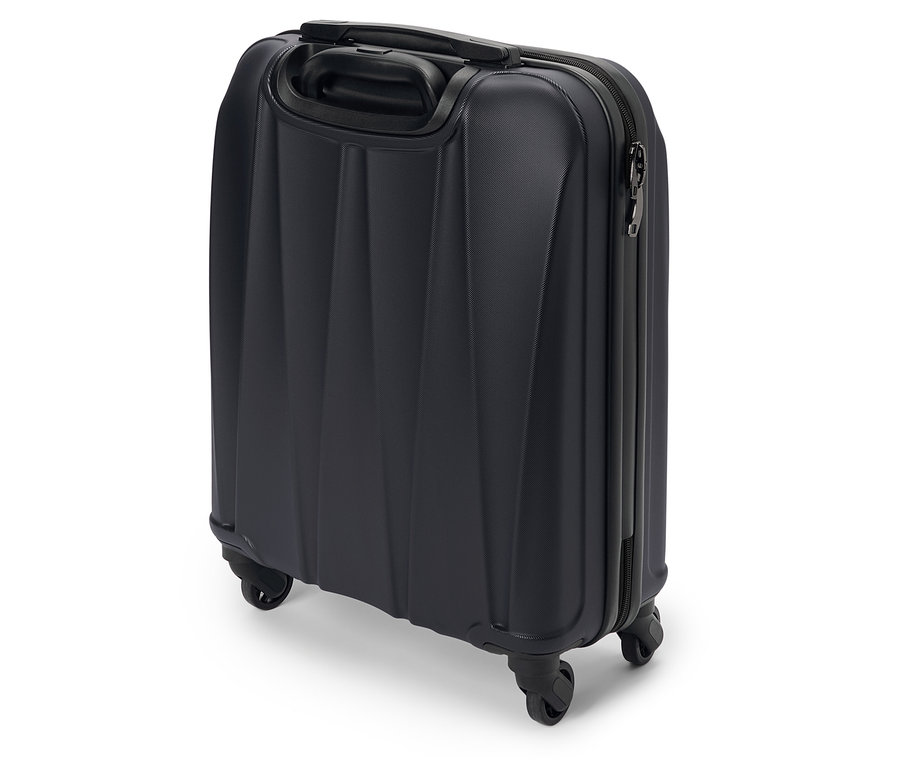 Gros plan d'une valise bleu marine avec des roulettes et une poignée télescopique.