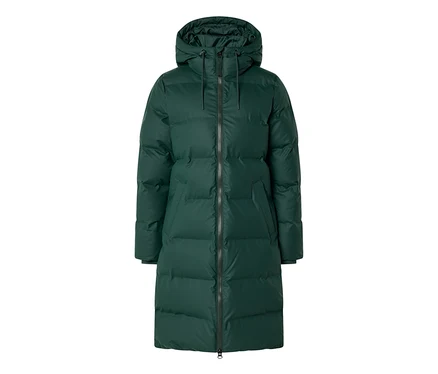 Long manteau doudoune vert foncé avec capuche et fermeture éclair noire sur le devant.