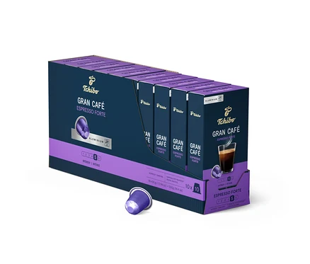 Un paquet de 100 capsules Gran Café Espresso Forte de Tchibo. Les capsules sont violettes et argentées.