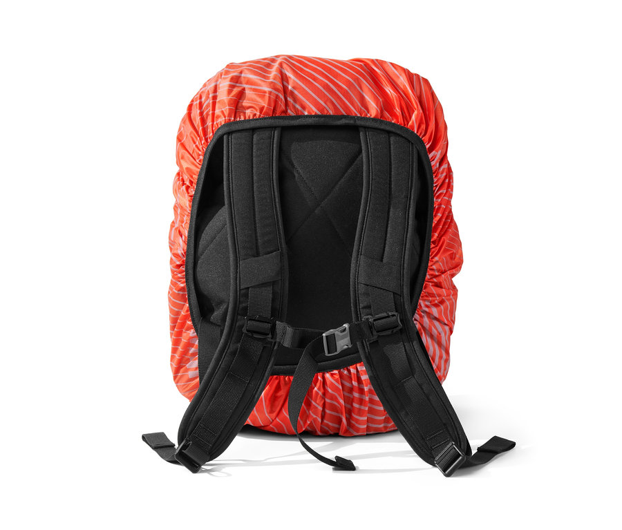 Sac à dos noir avec housse de pluie orange pour sac à dos.