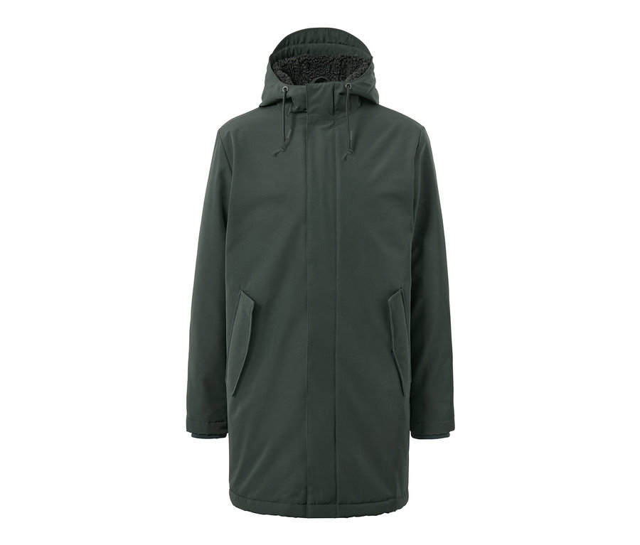 Parka verte à capuche.