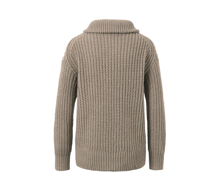Vue détaillée de dos d'un pull camionneur taupe en grosse maille.