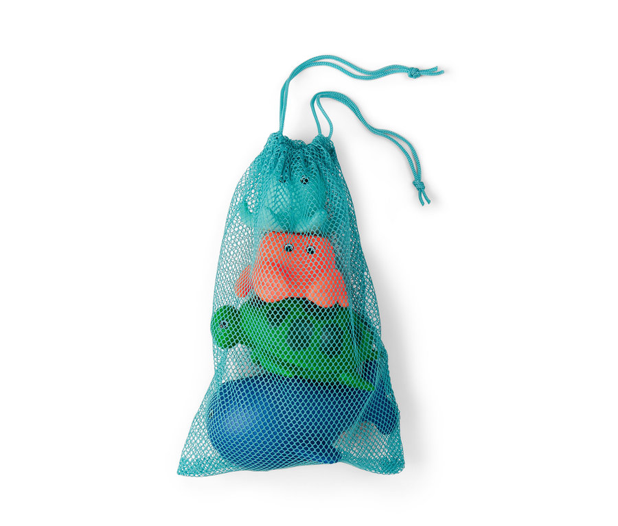Quatre animaux à jet d'eau dans un sac en filet bleu clair.