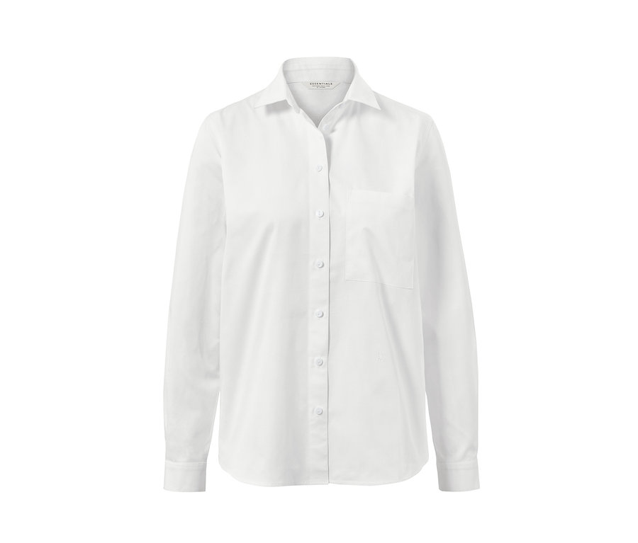 Chemisier blanc à manches longues et boutons.