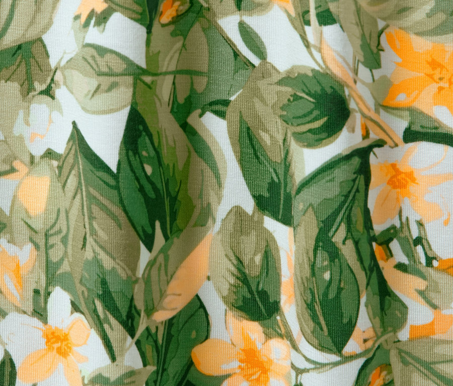 Gros plan d'une robe en jersey imprimée.