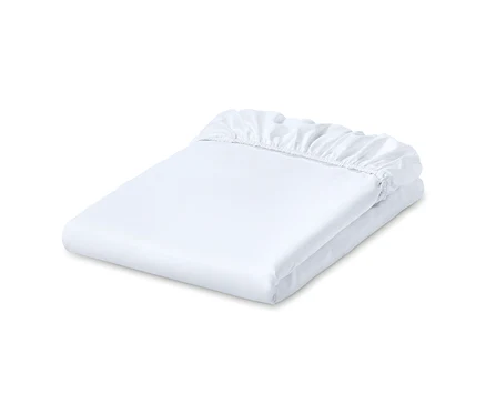 Drap-housse en jersey blanc plié.