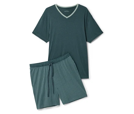 Pyjama bleu foncé avec un t-shirt à manches courtes et un short à motif géométrique.