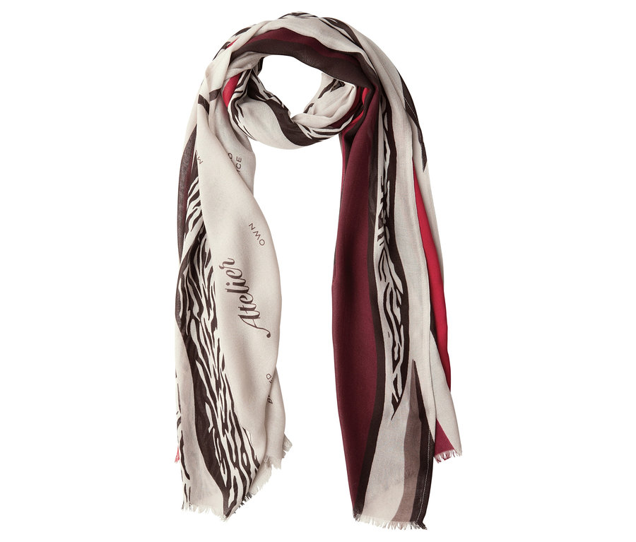 Écharpe en modal Street One à rayures dans les tons rouge, gris et marron.