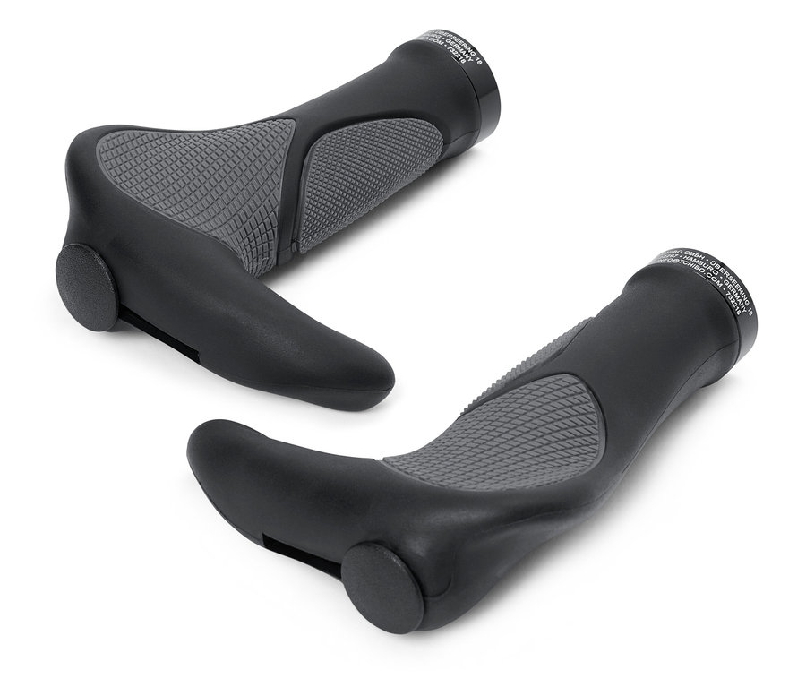 Deux poignées de vélo noires sur fond blanc.