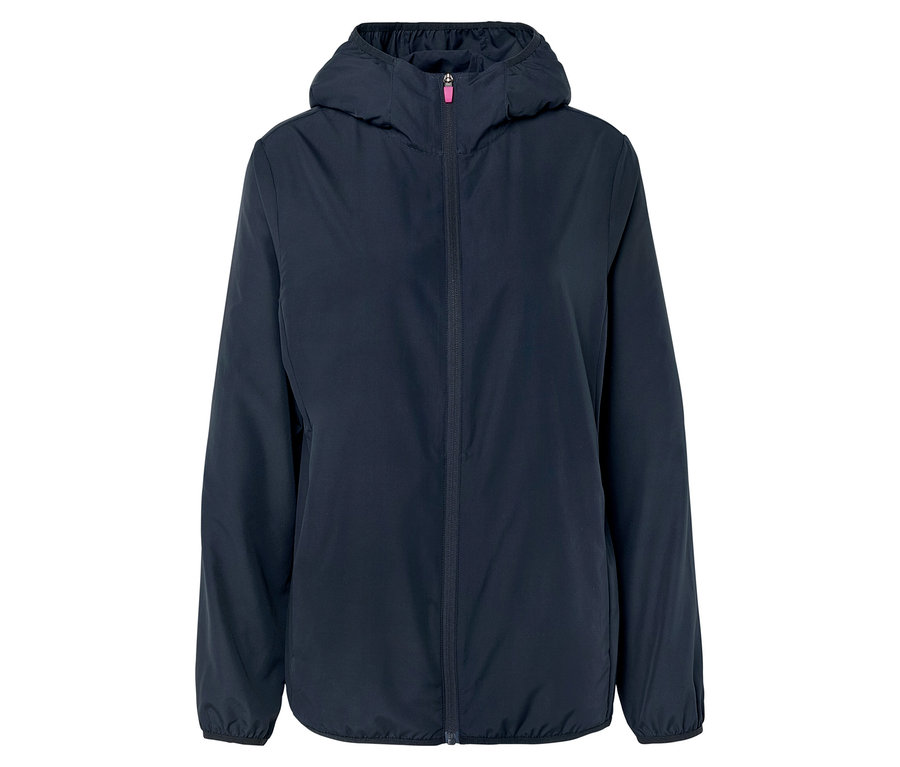 Une veste bleu marine à capuche avec une fermeture éclair rose est visible sur un fond blanc.