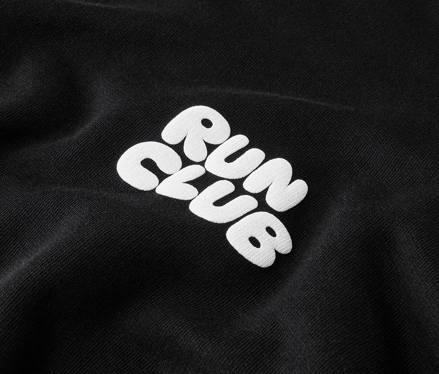 Sweatshirt noir avec broderie blanche "RUN CLUB".
