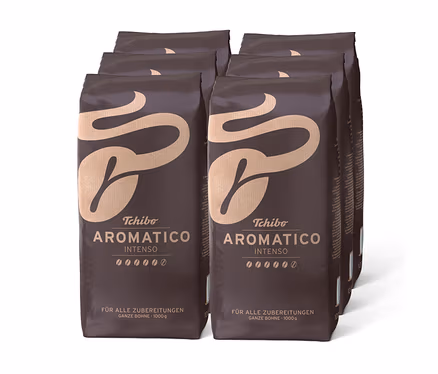 Six paquets marron foncé de café en grains Tchibo Aromatico Intenso, de 1 kg chacun, disposés en deux rangées.