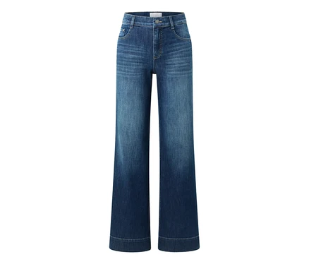 Jean bleu à jambes larges avec un délavage, des poches avant visibles et une fermeture boutonnée.