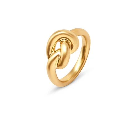 Vue détaillée d'une bague « Nœud » dorée.