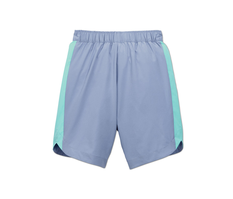 Short de sport bleu en matériaux recyclés avec des bandes turquoise sur les côtés.