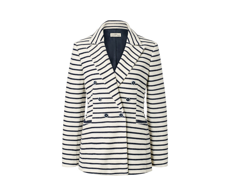 Blazer molletonné à rayures avec un col à revers et des boutons.