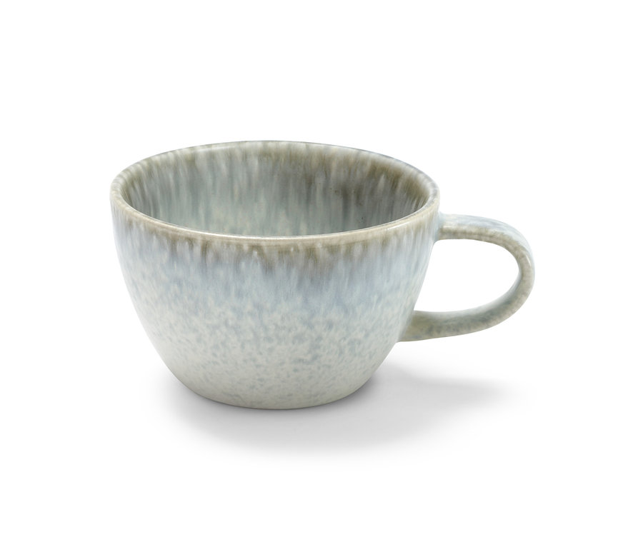 Tasse jumbo grise sur fond blanc.