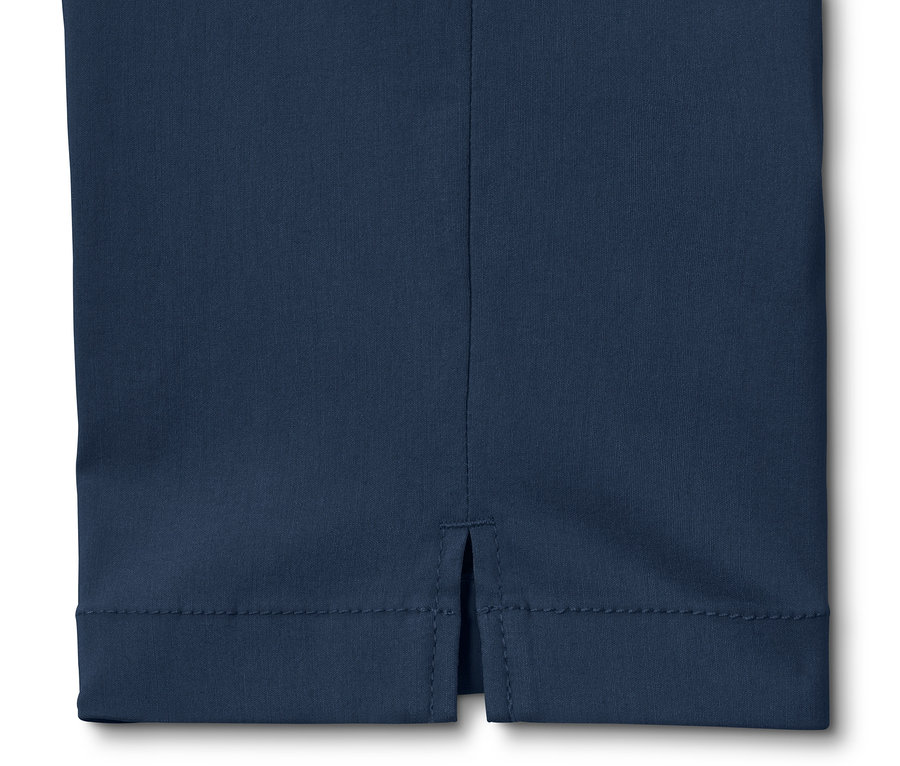 Détail d'un corsaire en bengaline bleu foncé.