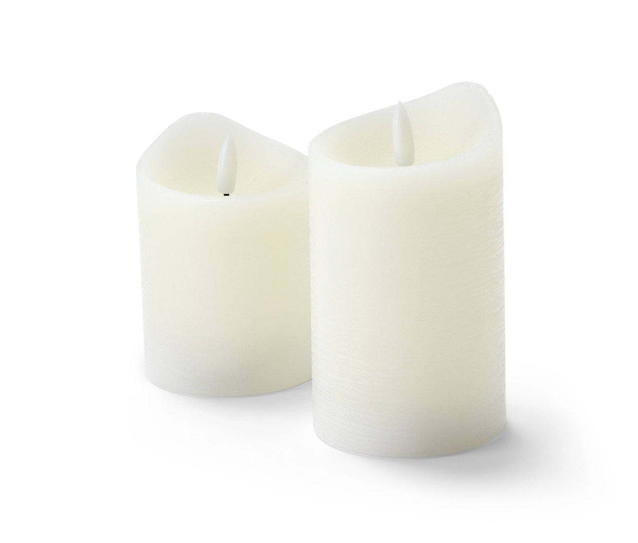 Deux bougies à LED en cire véritable, une blanc crème et une blanche.