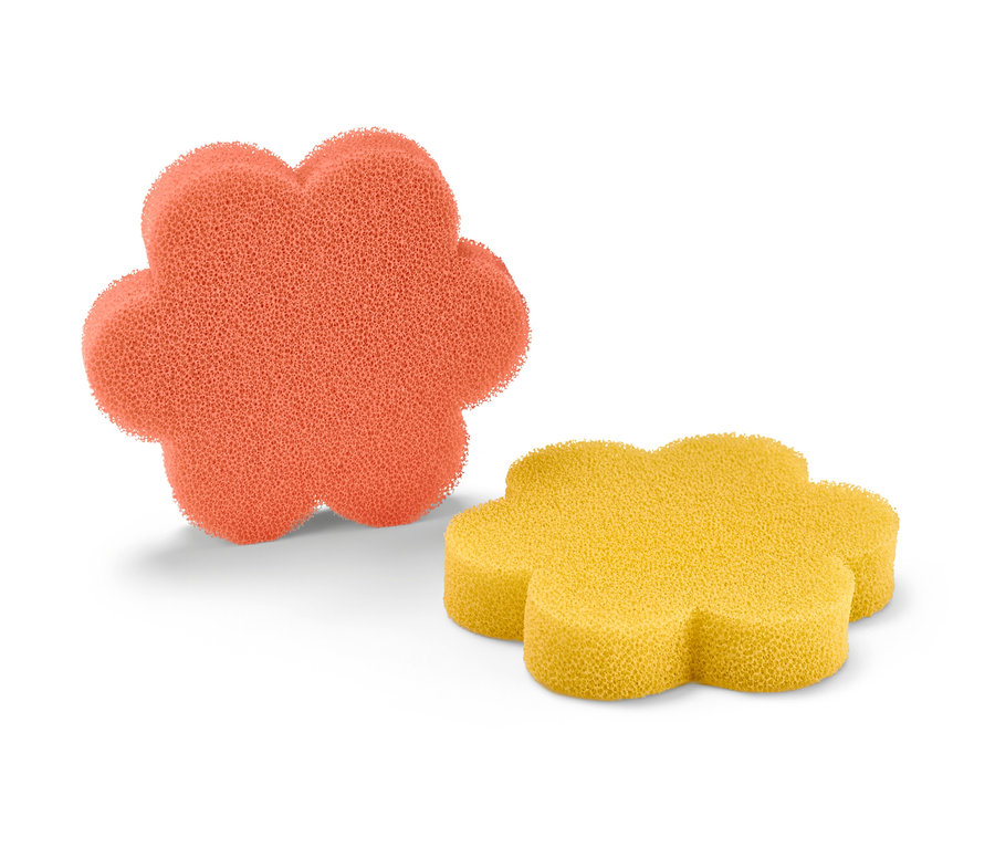 Deux éponges en silicone en forme de fleur, une orange et une jaune.
