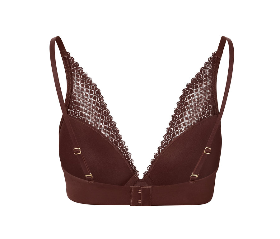 Gros plan d'un soutien-gorge à coques marron avec de la dentelle.