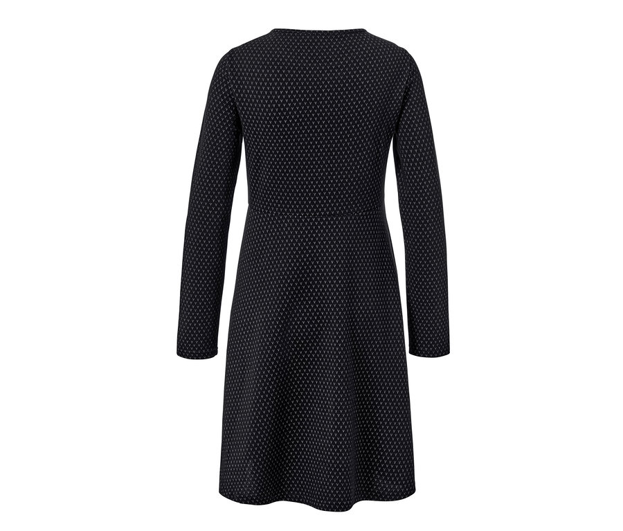 Vue détaillée d'une robe en jacquard scintillant.