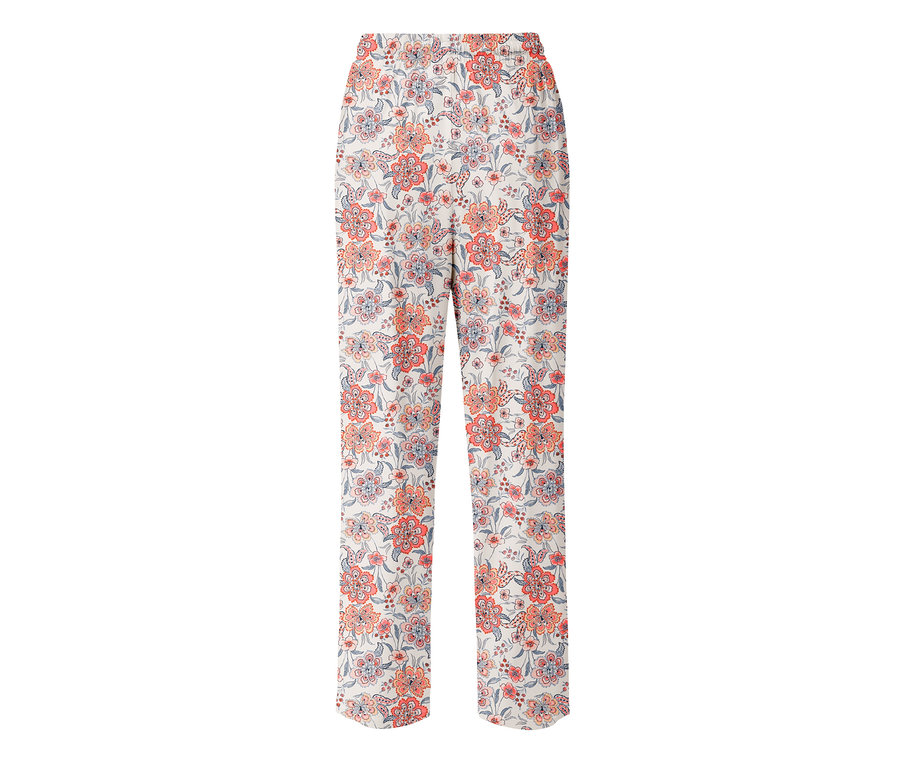 Un pantalon de pyjama à motif floral.