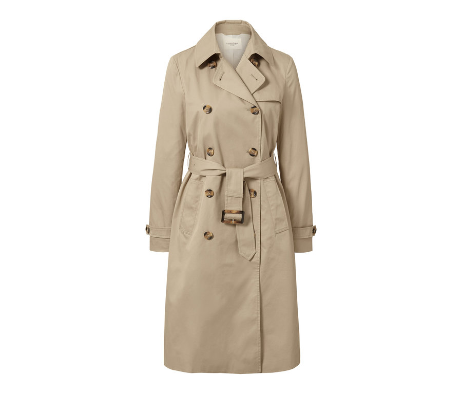 Trench-coat beige avec ceinture et boutons.