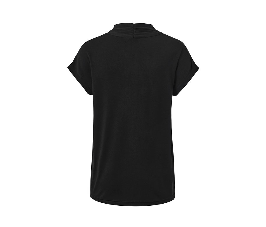 Blouse noire avec encolure en V.
