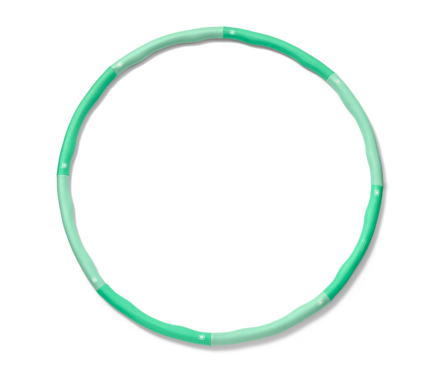 Un cerceau de fitness vert sur un fond blanc.