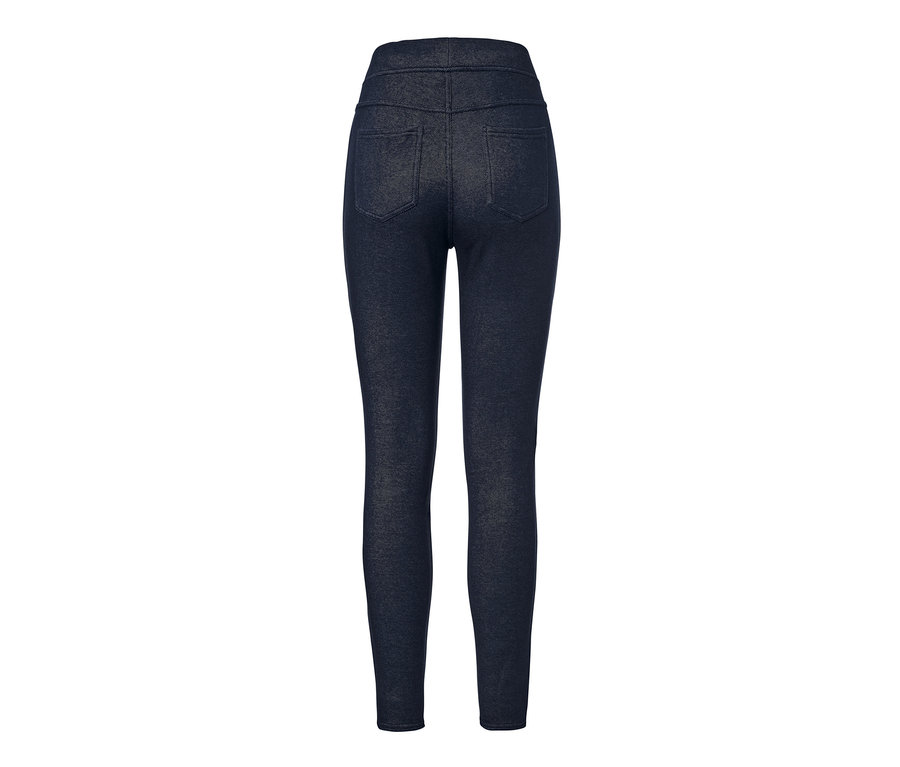 Vue détaillée de l'arrière d'un legging doublé à l’aspect jean.