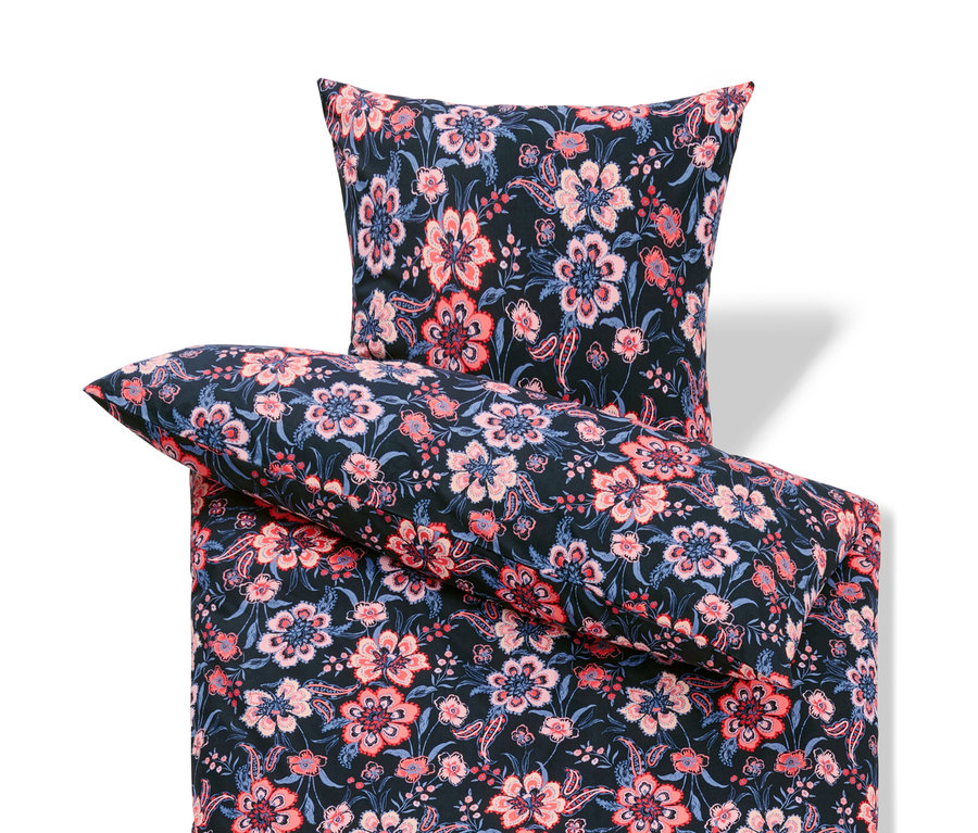 Parure de lit en renforcé bleu foncé à fleurs, taille normale, avec oreiller et couette.
