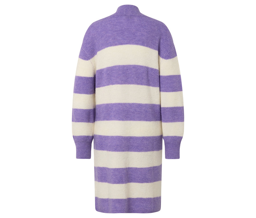 Vue arrière d'un long cardigan tricoté à rayures violettes et blanches.