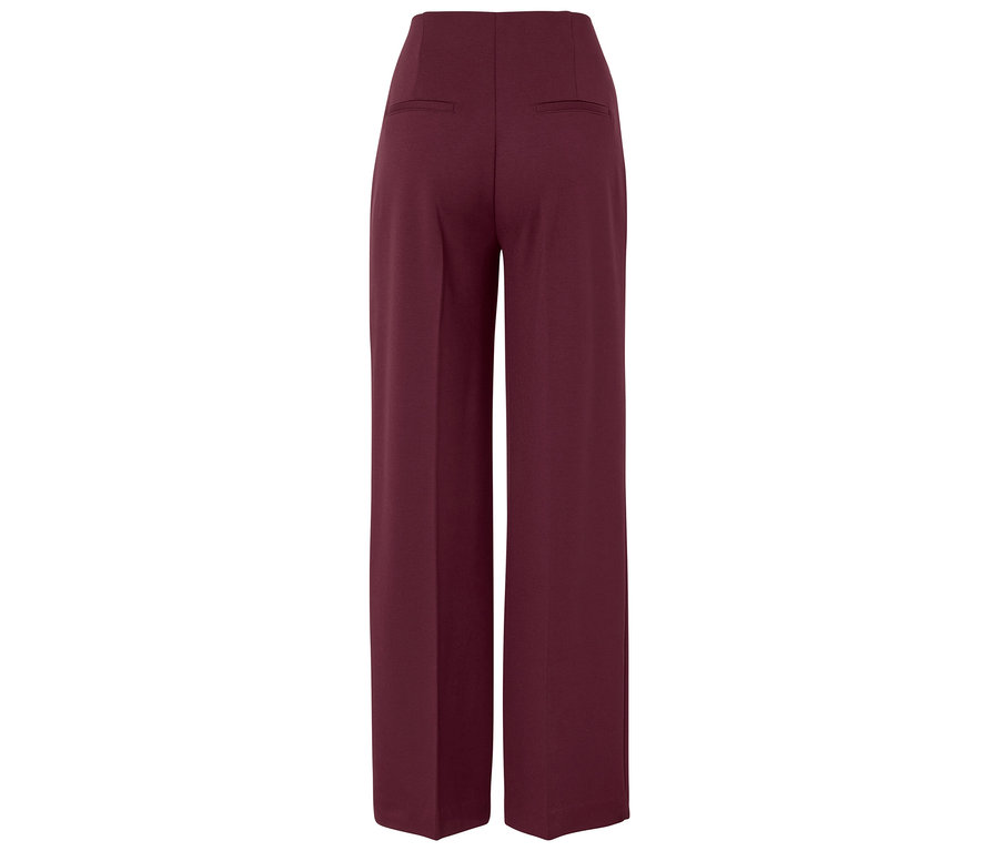 Pantalon ample bordeaux vu de dos.